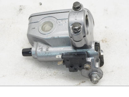 Framsidan på Bromshuvudcylinder från en Honda VFR 750 -1990 motorcykel.