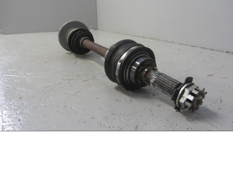 Baksidan på Drivaxel från en Suzuki LTA 750 XP E -2009 motorcykel.