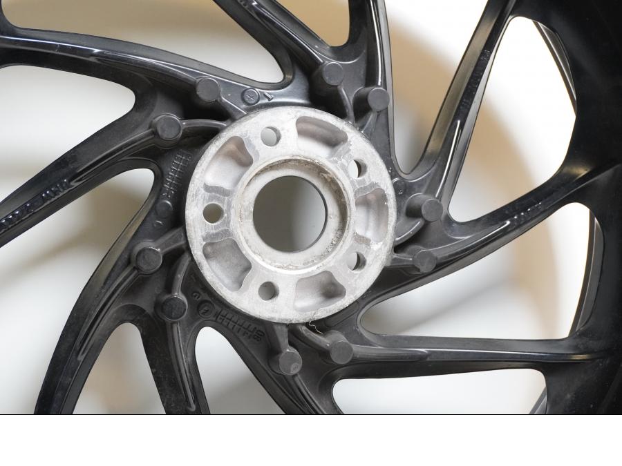 Extrabild2 på Fälg från en BMW F 800 S -2009 motorcykel.