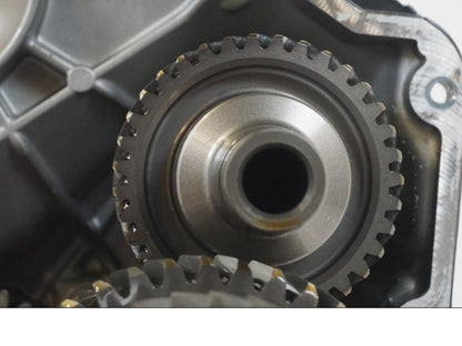 Snett nerifrån på Växellåda från en BMW R 1250 GS -2021 motorcykel.