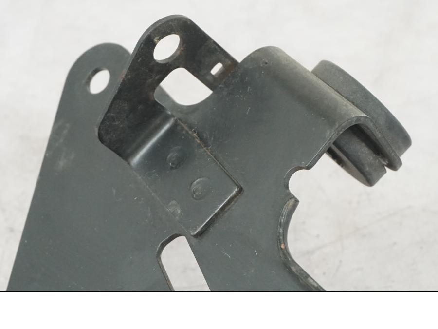 Höger sida på Bensintankfäste från en Triumph Tiger Explorer -2013 motorcykel.