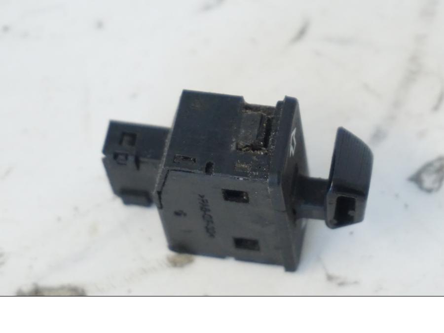 Höger sida på Tryckknappsreglage från en Honda SH 300 A -2011 scooter.