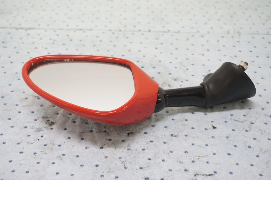 Baksidan på Backspegel från en Honda VTR 1000 F -1997 motorcykel.