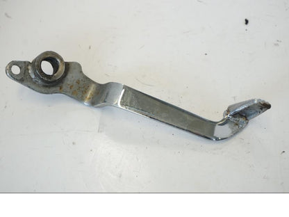 Höger sida på Bromspedal från en Kawasaki ZR-7 -2001 motorcykel.