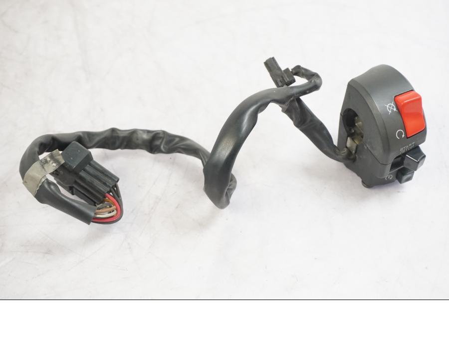 Framsidan på Styrelreglage från en Kawasaki ZX-10R -2008 motorcykel.