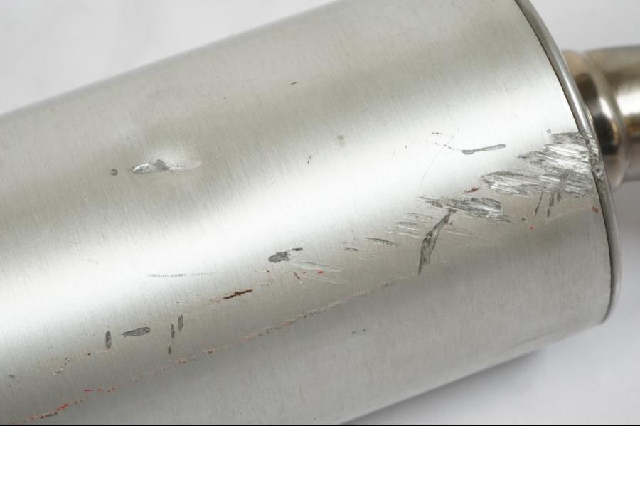 Höger sida på Ljuddämpare från en Aprilia RS 125 -2000 motorcykel.