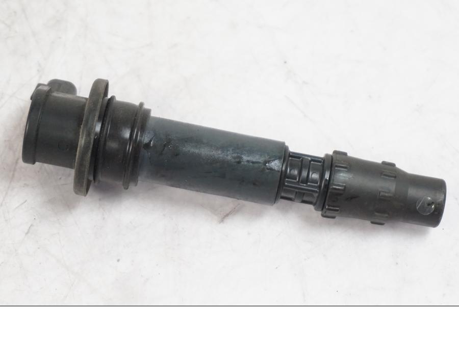 Höger sida på Tändspole från en Triumph Tiger -2009 motorcykel.