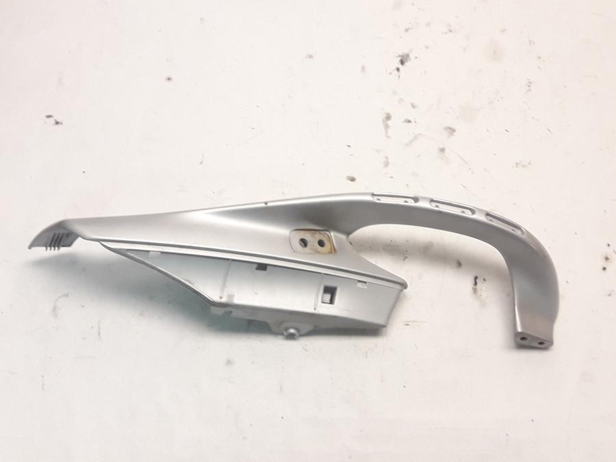 Framsidan på Passagerarhandtag från en BMW F 650 GS -2002 motorcykel.