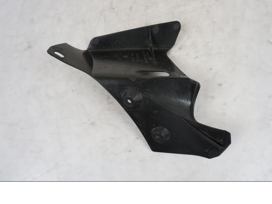 Vänster sida på Ramskydd från en KTM 690 Duke -2014 motorcykel.