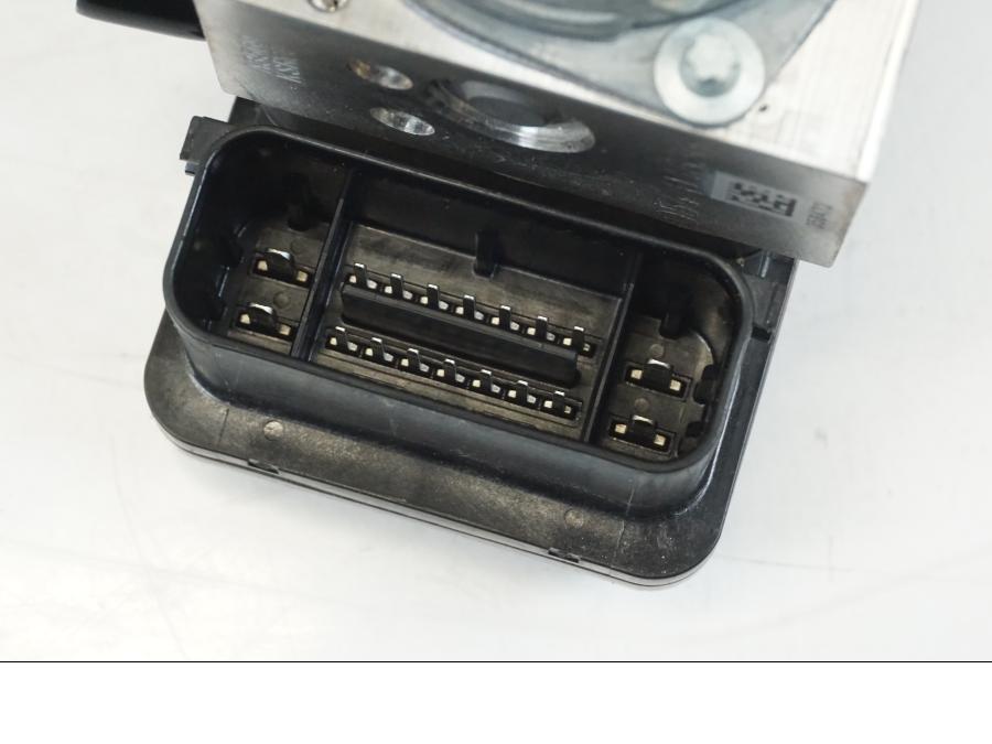 Extrabild1 på ABS Modulator från en Yamaha MT-09 -2021 motorcykel.