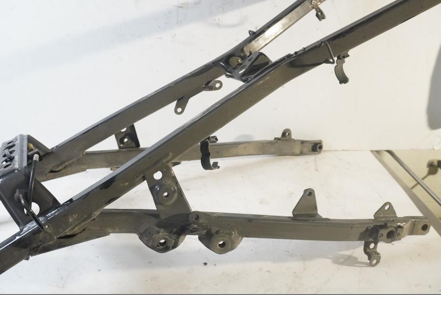 Höger sida på Bakram från en Honda VFR 750 -1988 motorcykel.