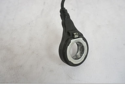 Baksidan på ABS givare från en H-D Softail Sport Glide FLSB -2022 motorcykel.