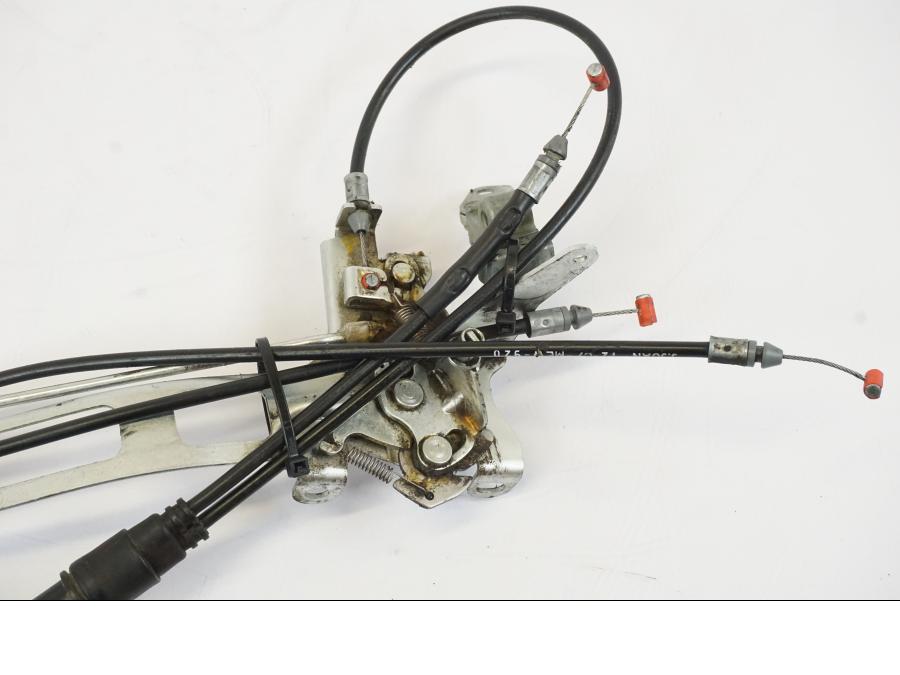 Extrabild1 på Sadellåsmekanism från en Honda NT 700 -2008 motorcykel.