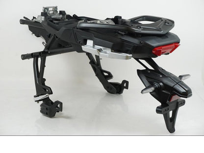 Baksidan på Bakdelspaket från en Yamaha MT-09 Tracer -2021 motorcykel.