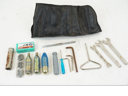 Framsidan på Verktyg från en BMW F 650 CS -2003 motorcykel.