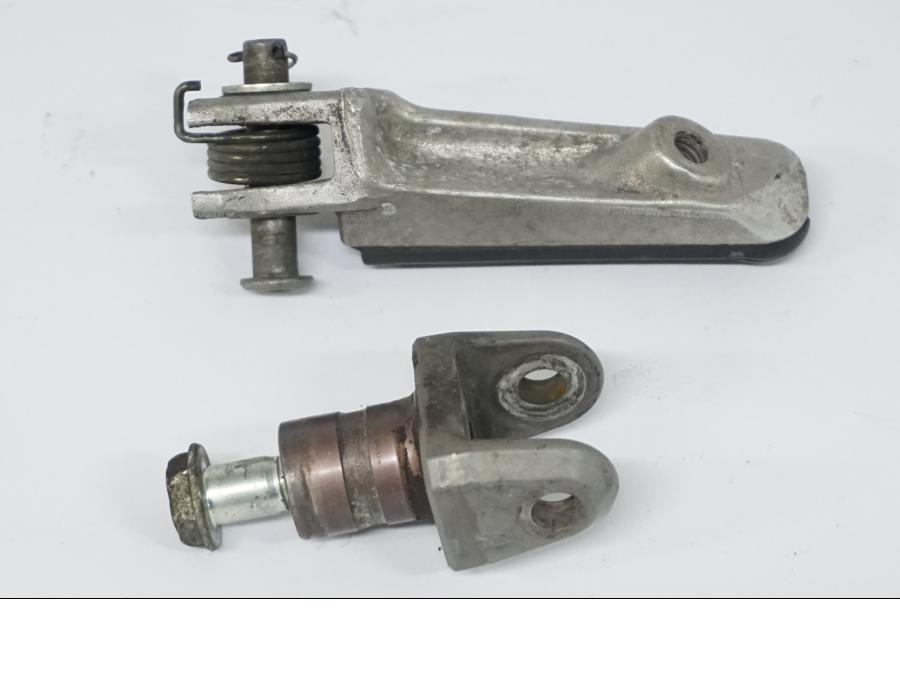 Höger sida på Fotpinne från en Honda CBR 900 RR -2002 motorcykel.