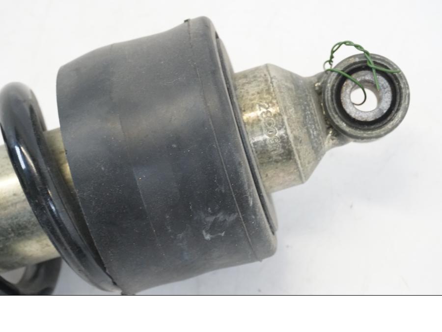 Vänster sida på Stötdämpare från en Honda CB 600 F -2008 motorcykel.