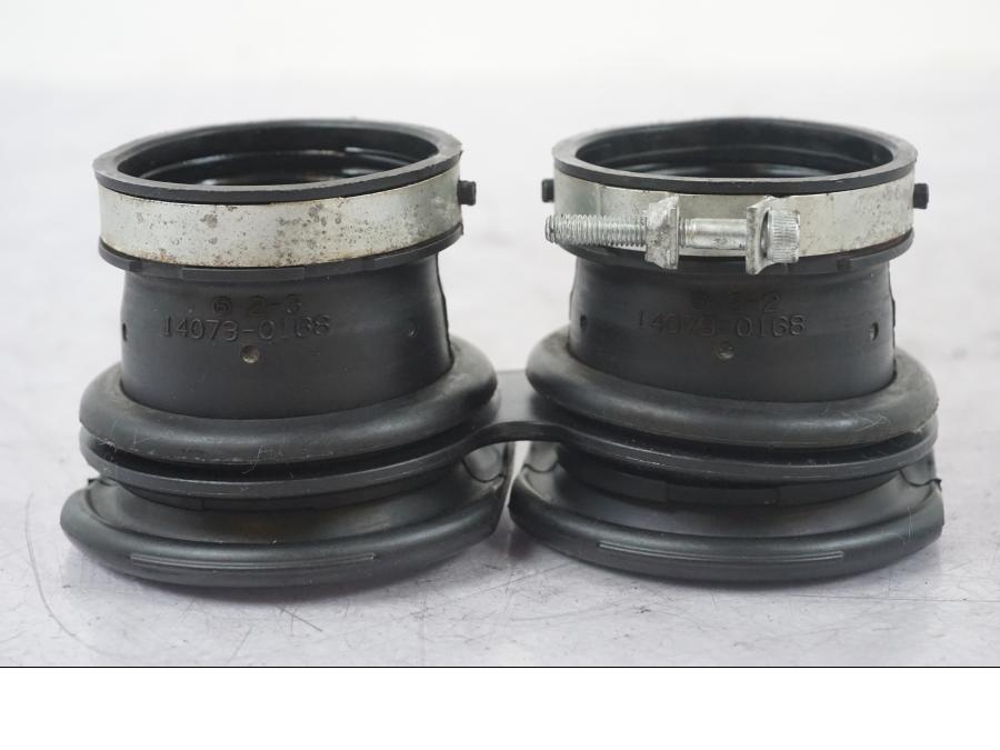 Snett nerifrån på Luftrör från en Kawasaki ZZ-R 1400 -2009 motorcykel.