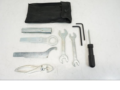 Framsidan på Verktyg från en Kawasaki NINJA 400 -2020 motorcykel.