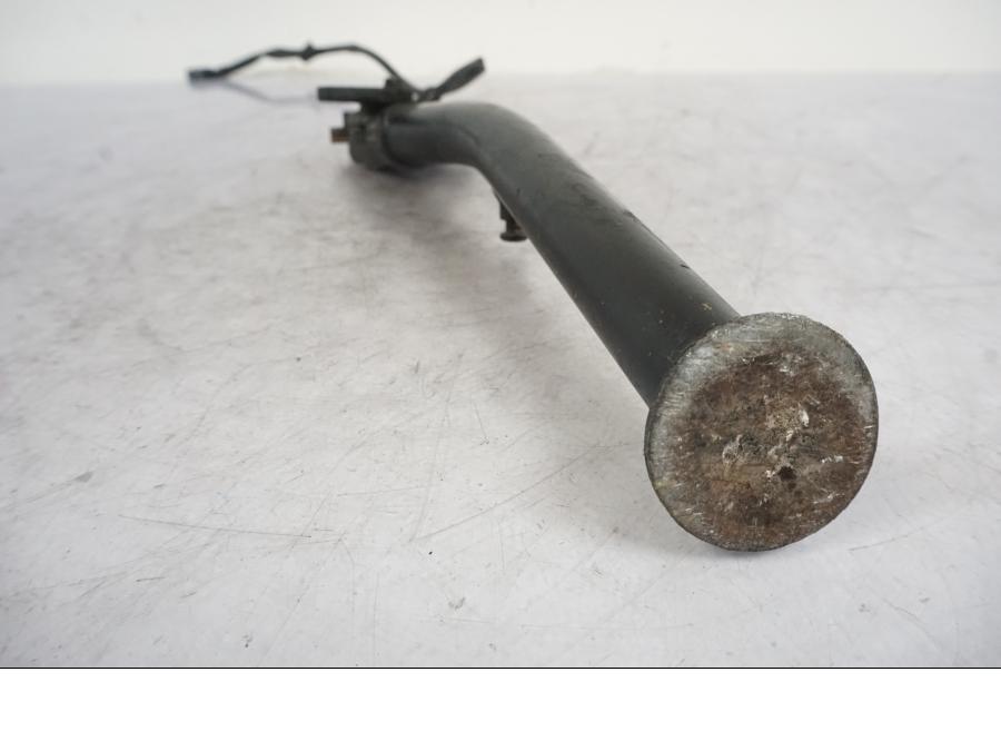 Snett nerifrån på Sidostöd från en KTM 690 Duke -2014 motorcykel.