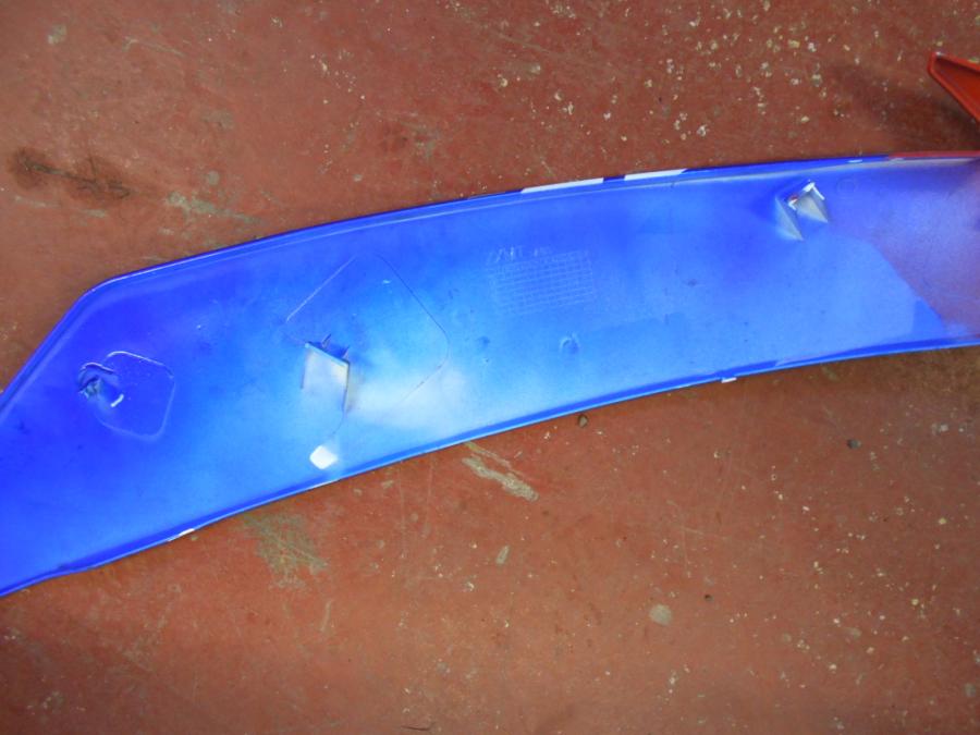 Baksidan på Sidkåpa från en Yamaha YZF R6 -2009 motorcykel.