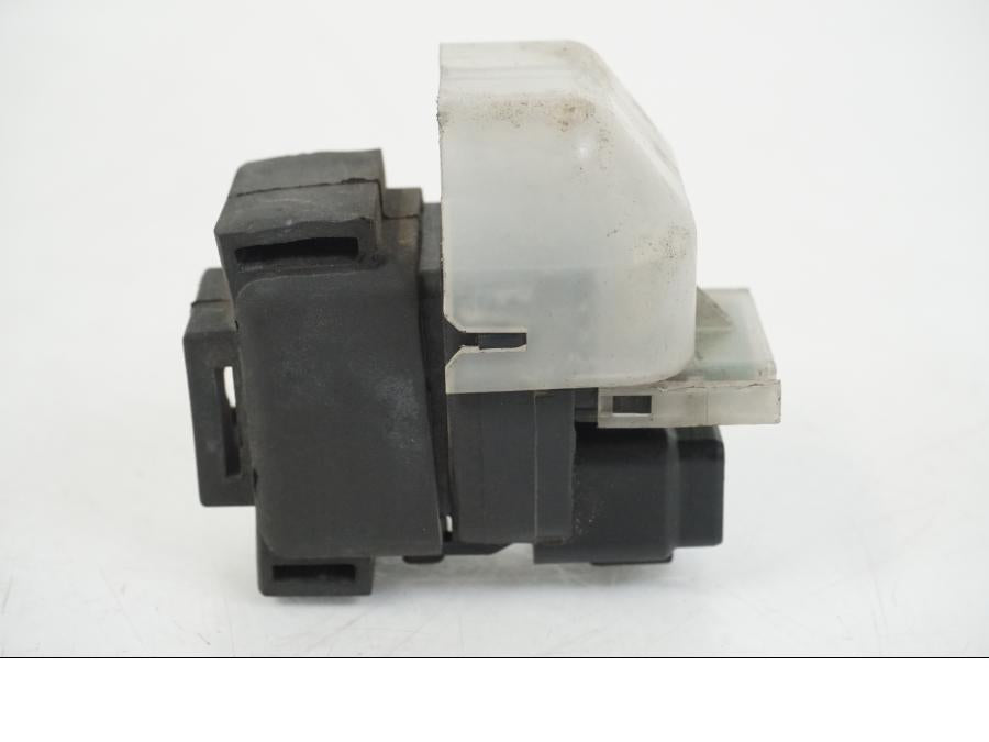 Vänster sida på Startrelä från en Suzuki GSX-R 750 -2001 motorcykel.