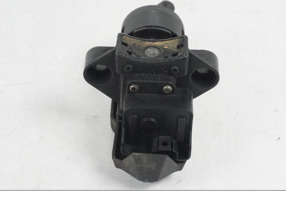 Vänster sida på <p>Låssats från BMW R 1200 R 2007.</p>

<p>Tändningslås, antenn, tanklock, sadellås och 1st nyckel.</p> motorcykel.