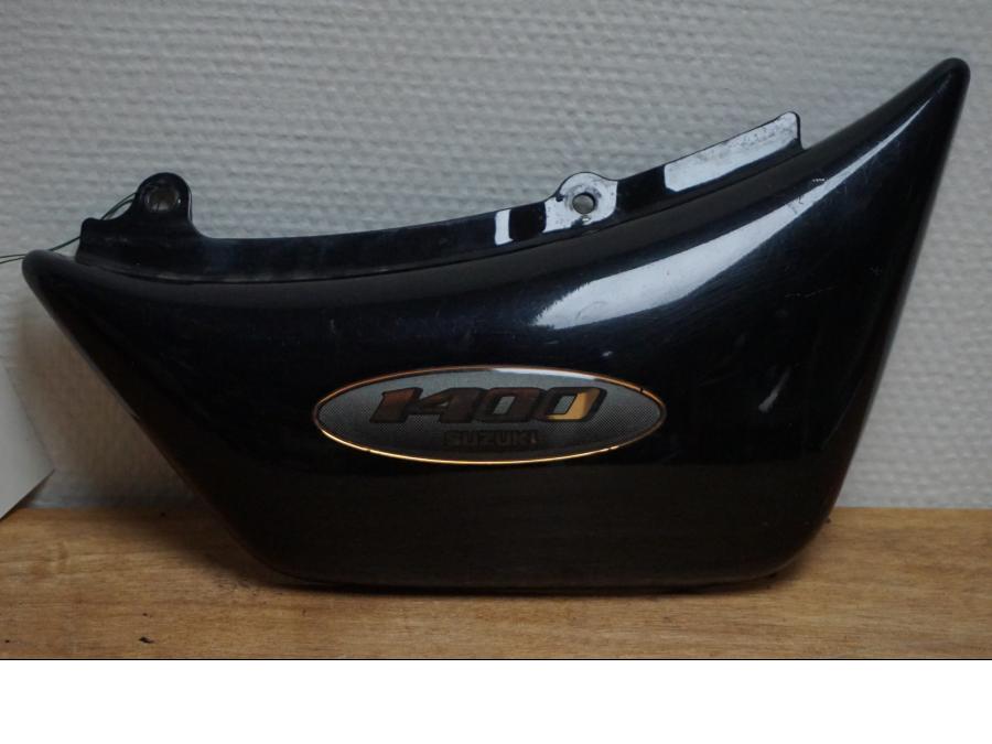 Framsidan på Sidopanel från en Suzuki VS 1400 -1997 motorcykel.