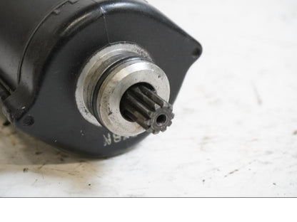 Baksidan på Startmotor från en Kawasaki ZZR 1100 -1994 motorcykel.