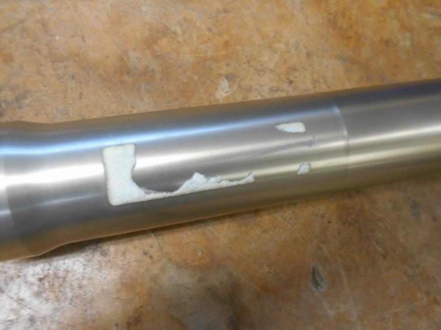 Höger sida på Gaffelben från en Ducati Scrambler 1100 -2018 motorcykel.