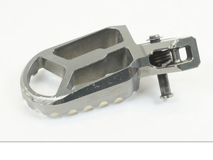 Höger sida på Fotpinne från en Triumph Tiger 1200 -2018 motorcykel.