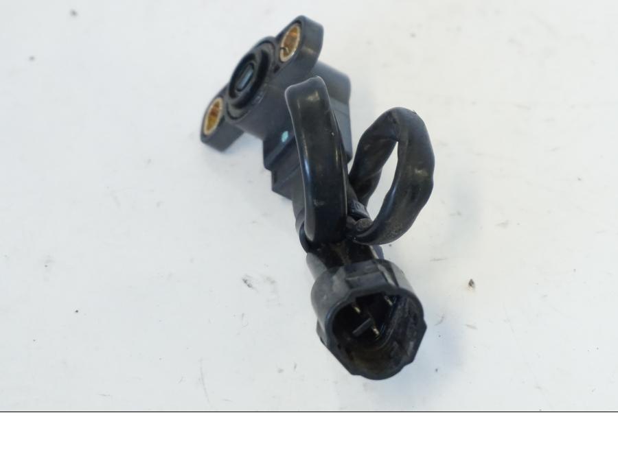 Snett uppifrån på TPS från en Kawasaki ZR-7 -2001 motorcykel.