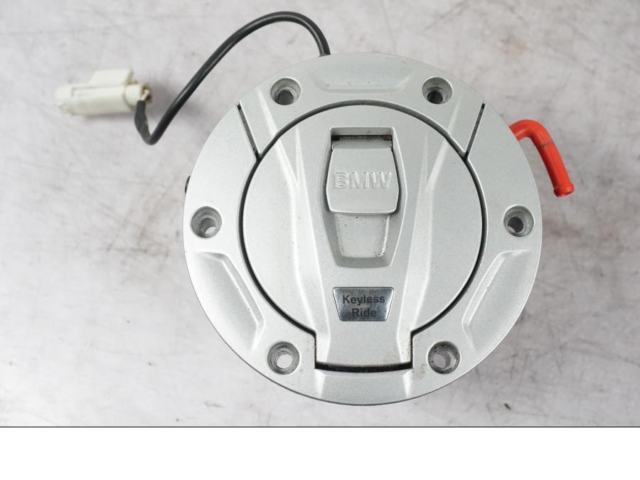 Extrabild2 på Bensintanklucka från en BMW K 1600 GTL -2015 motorcykel.