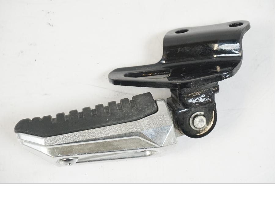 Snett uppifrån på Fotpinne från en Suzuki VZR 1800 -2009 motorcykel.