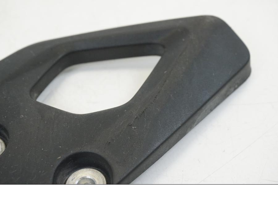 Baksidan på Fotpinnehälskydd från en BMW R 1250 GS -2019 motorcykel.