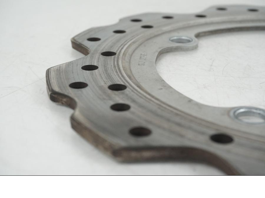 Höger sida på Bromsskiva från en Honda CB 650 F Hornet -2017 motorcykel.