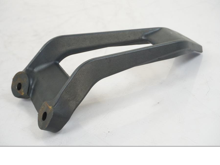 Baksidan på Fotpinnefäste från en KTM 1290 Super Duke R -2015 motorcykel.