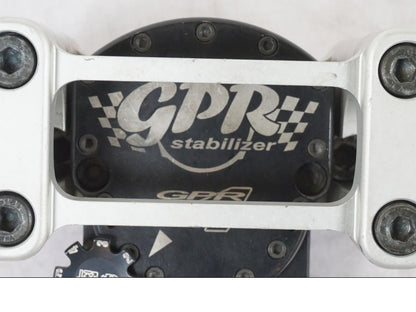 Snett uppifrån på Styrdämpare från en BMW R 1200 GSA -2012 motorcykel.