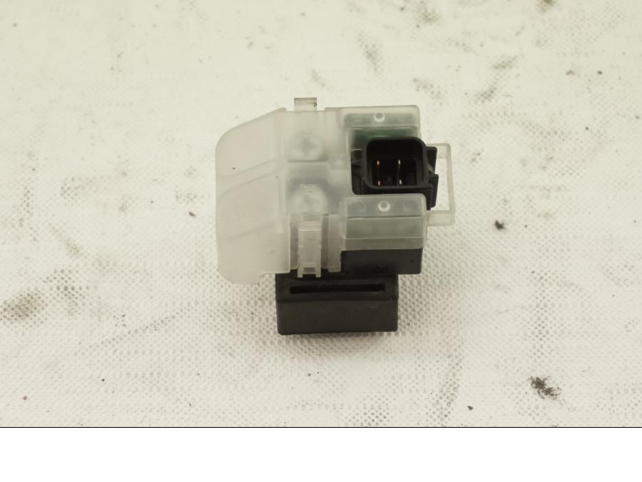 Framsidan på Startrelä från en Suzuki DL 1000 -2005 motorcykel.