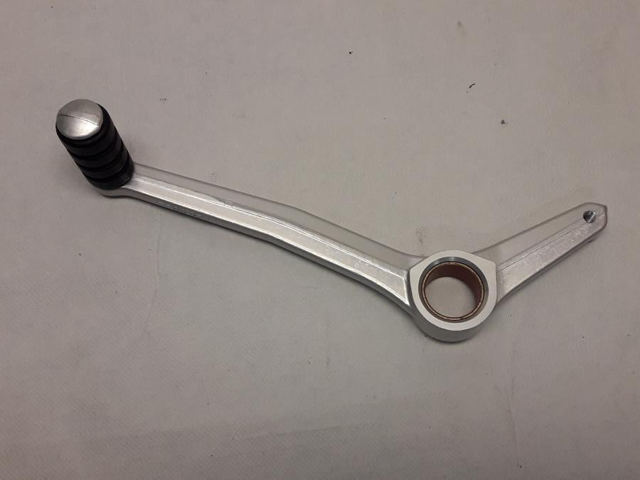 Baksidan på Växelpedal från en BMW S 1000 RR -2014 motorcykel.