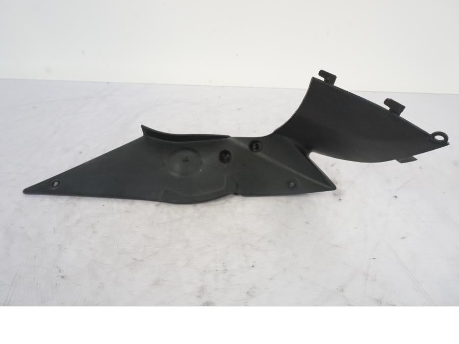 Baksidan på Toppkåpsinsida från en Kawasaki ER-6F -2010 motorcykel.