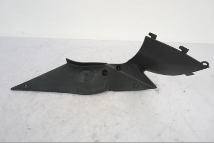 Baksidan på Toppkåpsinsida från en Kawasaki ER-6F -2010 motorcykel.