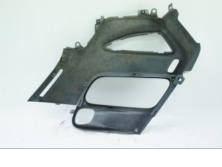 Baksidan på Sidkåpa från en Honda ST 1100 -1990 motorcykel.