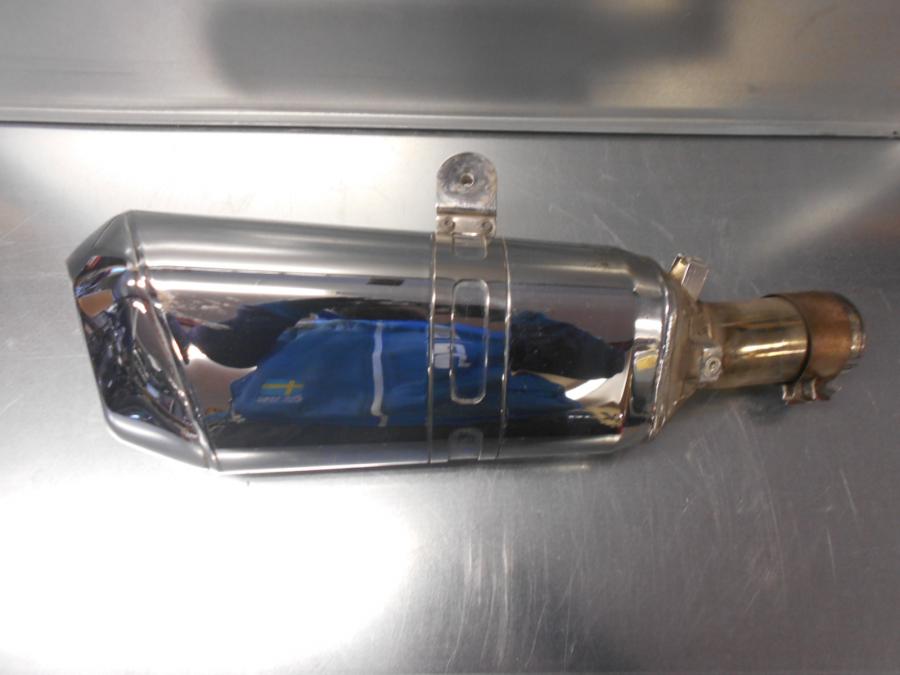 Framsidan på Ljuddämpare från en BMW R 1200 R -2016 motorcykel.