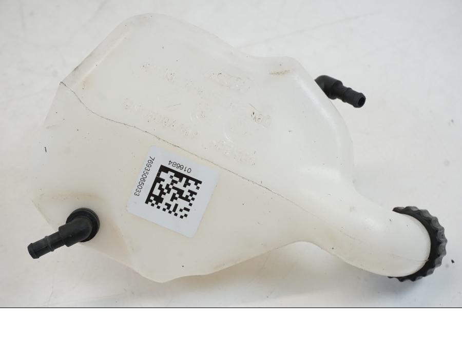 Baksidan på Vattenexpansionskärl från en Husqvarna 701 Supermoto -2020 motorcykel.