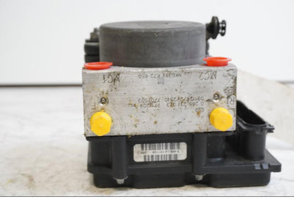 Höger sida på ABS Modulator från en BMW F 650 GS -2003 motorcykel.