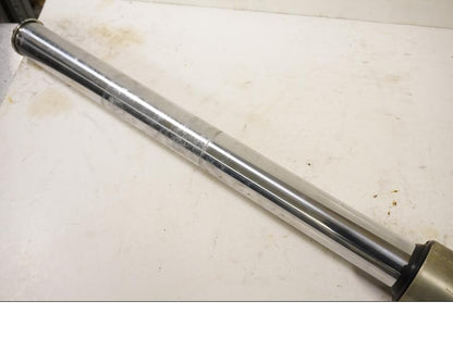 Höger sida på Gaffelben från en Suzuki LS 650 -1993 motorcykel.