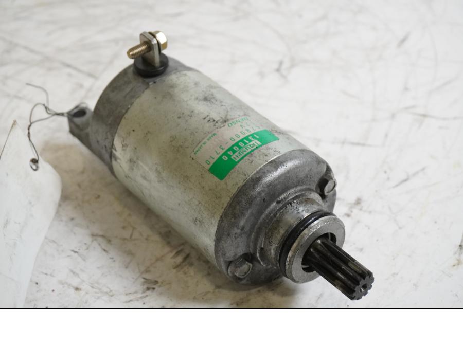 Framsidan på Startmotor från en Triumph Daytona 675 -2006 motorcykel.