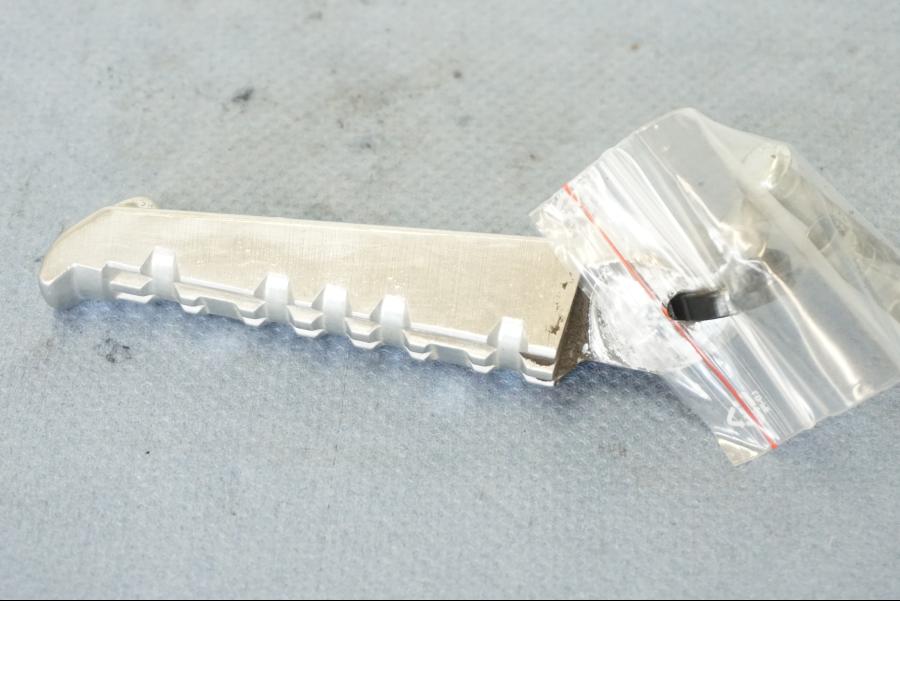 Baksidan på Fotpinne från en Yamaha X-Max 250 -2016 scooter.