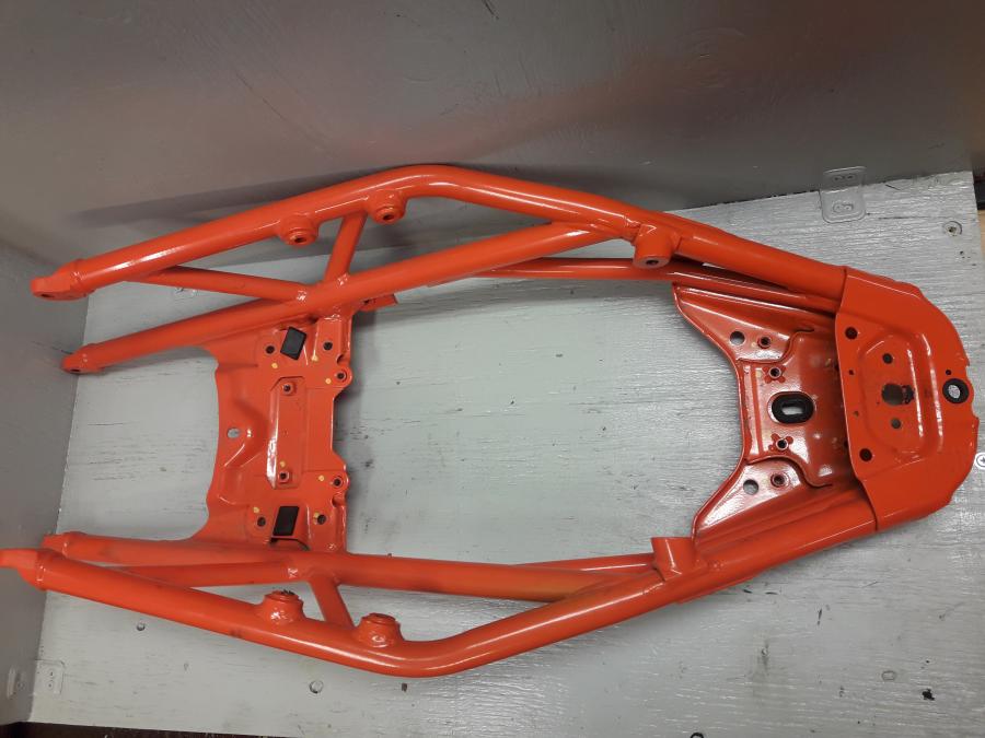 Framsidan på Bakram från en KTM 125 Duke -2017 motorcykel.